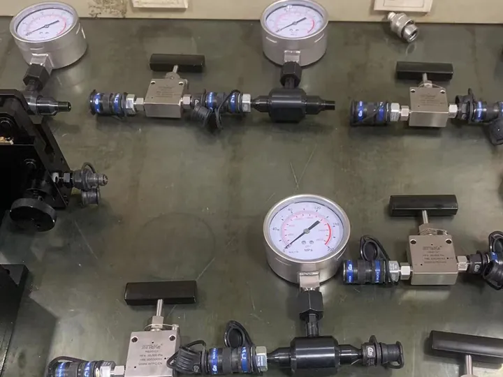 The high-speed booster valve is connected to a pressure gauge