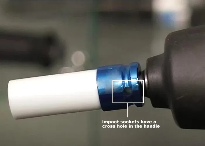 the cross hose in the handle of an impact socket