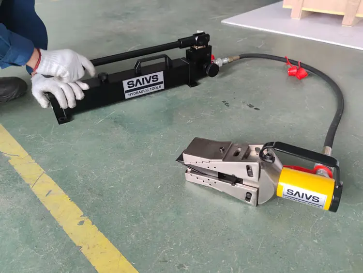 Portable Flange Spreaders for On-Site Maintenance: Hydraulic Solutions by SAIVS